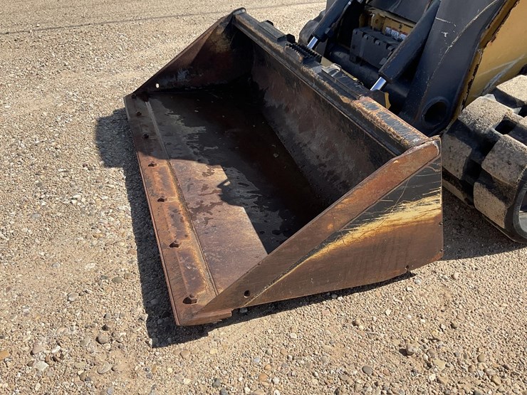 2015-deere-323e-image-18