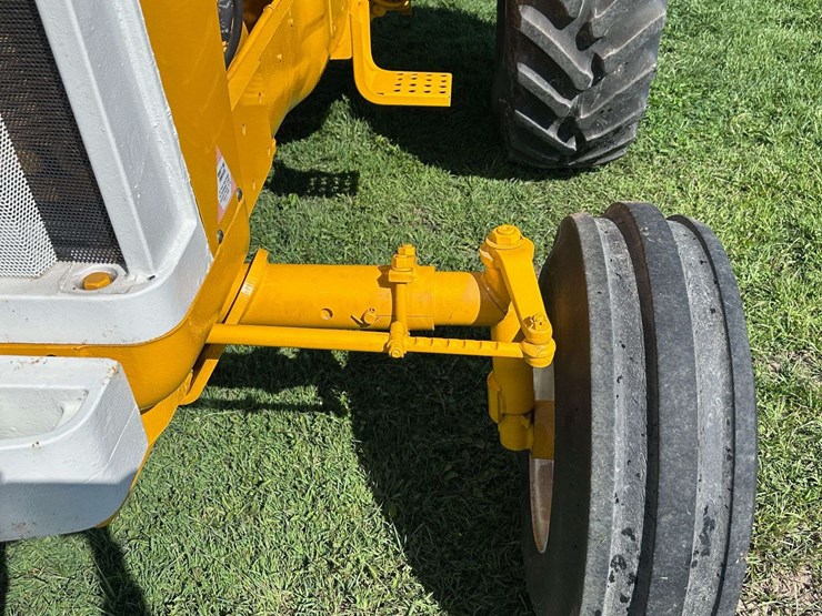 minneapolis-moline-g940-image-10