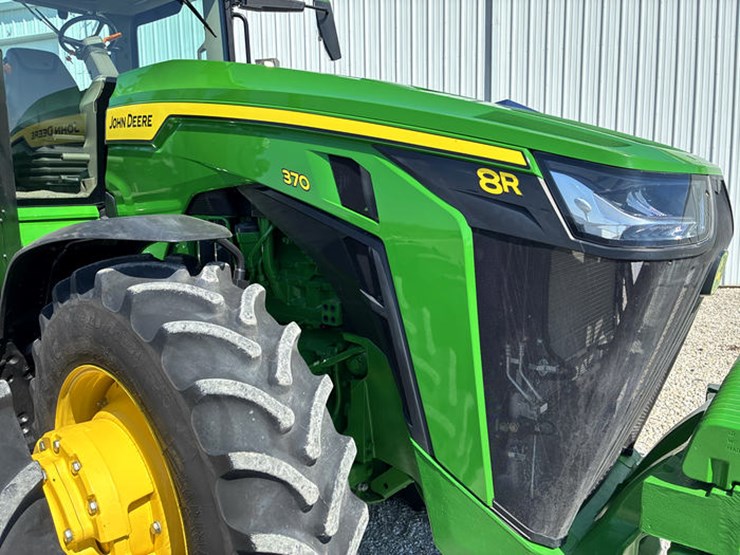 2023-john-deere-8r-370-image-15