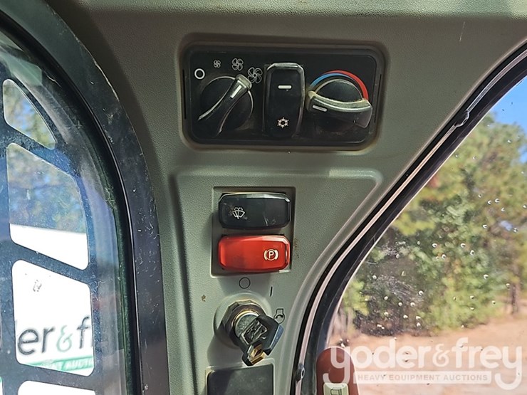 2020-caterpillar-299d3-image-29