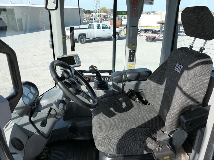 2014-caterpillar-930k-image-38