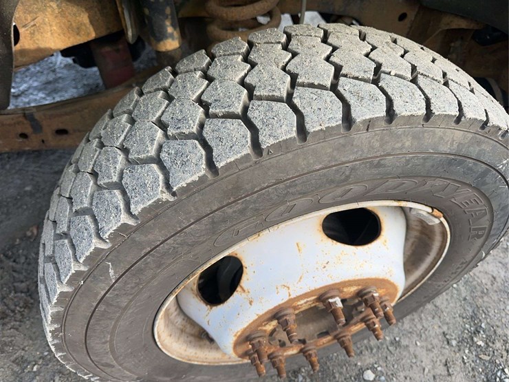 2011-ford-f550-xl-image-12