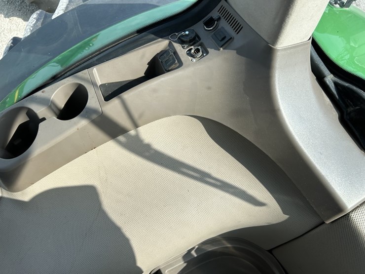 2014-john-deere-8270r-image-35