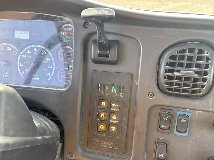 #24576-•-2016-freightliner-image-12