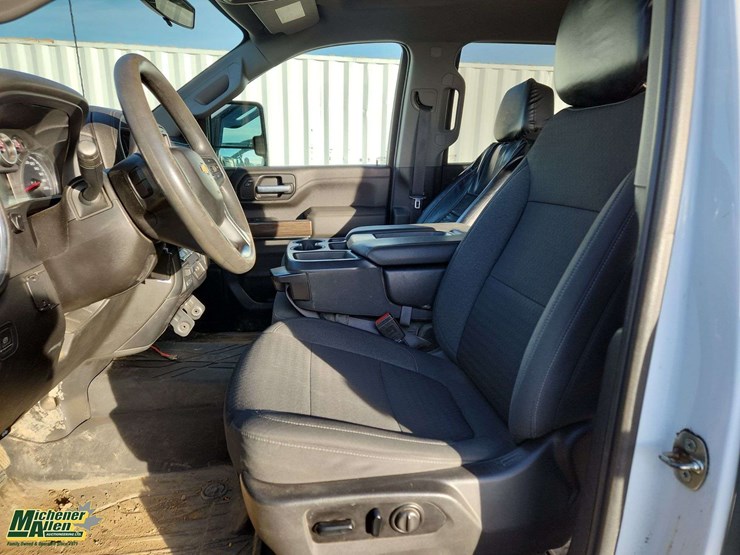 2021-chevrolet-silverado-2500hd-image-16