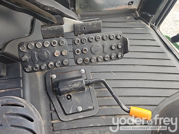 2019-john-deere-5075e-image-35