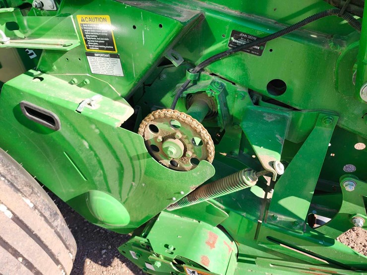 2023-john-deere-560m-image-13