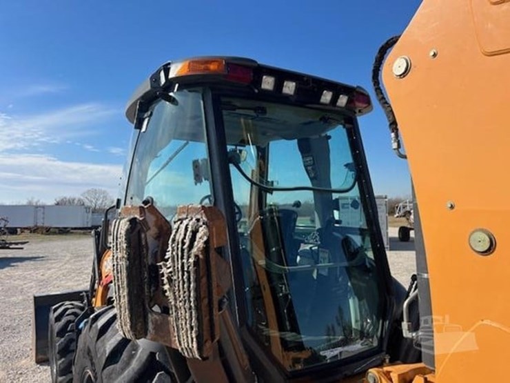 2017-case-580sn-image-46