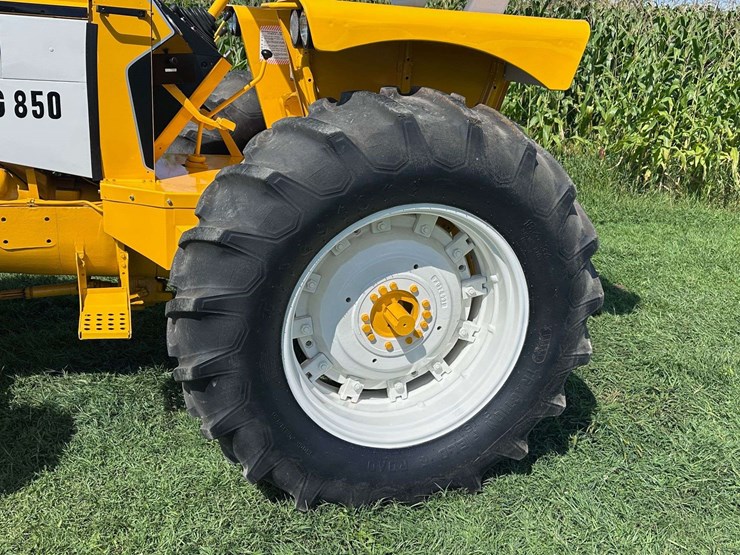 minneapolis-moline-g850-image-21