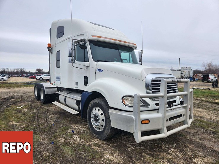 2002-freightliner-columbia-120-image-4