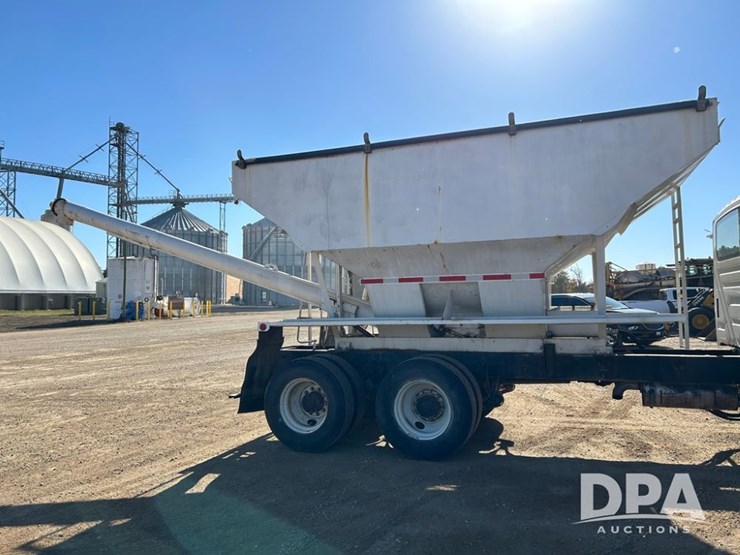 2005-ihc-4400-dry-tender-truck-(cp1274,-unit-ag706)-image-12