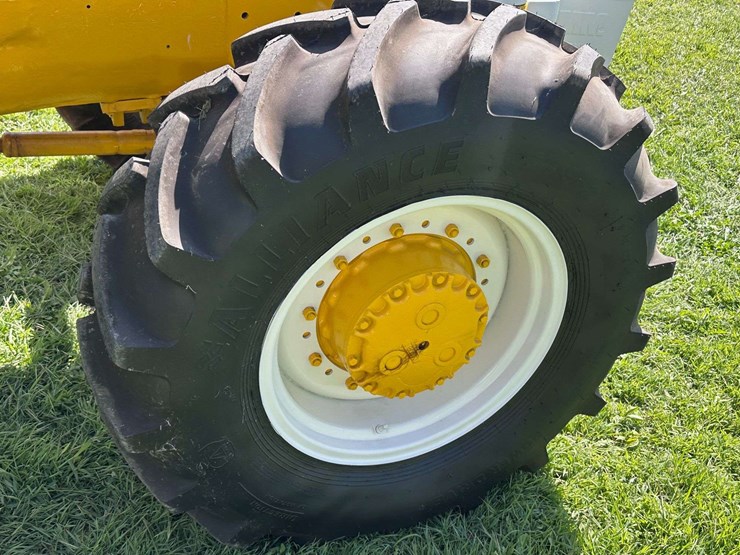 minneapolis-moline-g850-image-43