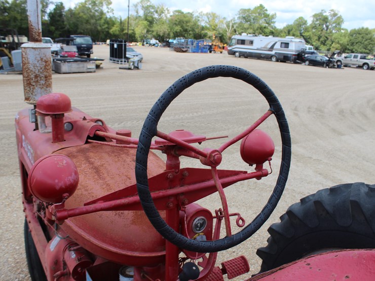 #24005-•-farmall-tractor-image-9