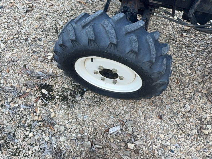 new-holland-boomer-30-image-7