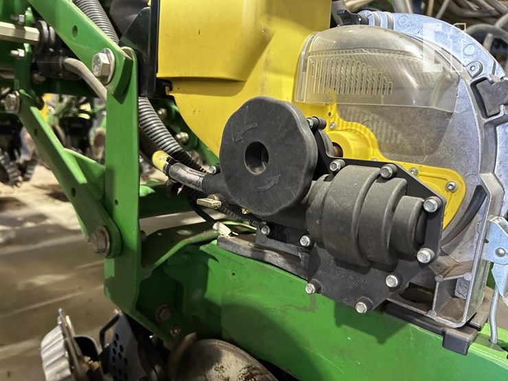2014-john-deere-db60-image-9