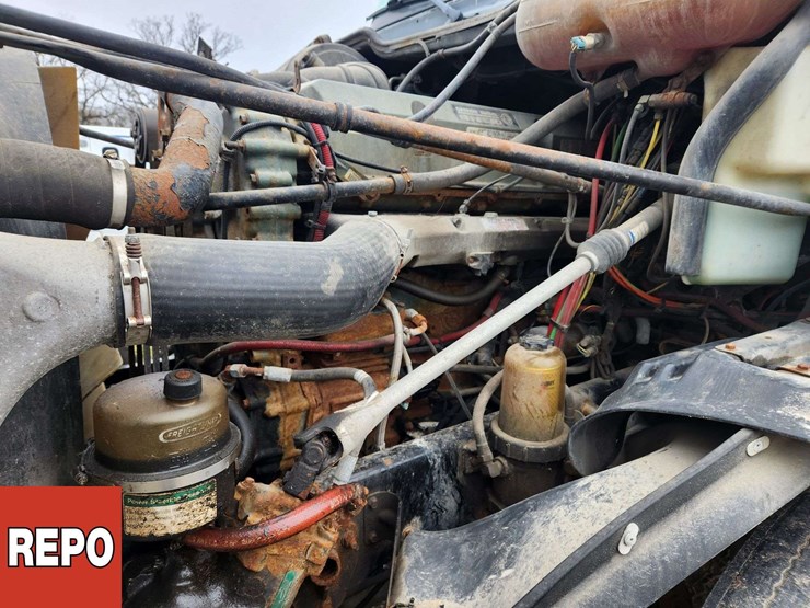 2002-freightliner-columbia-120-image-22