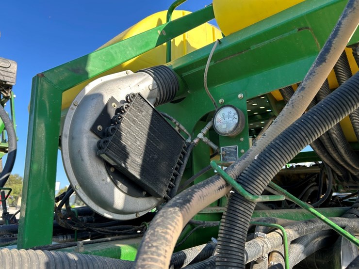 2004-john-deere-1790-image-21