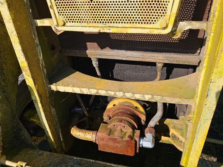 white-2-78-industrial-tractor-image-7