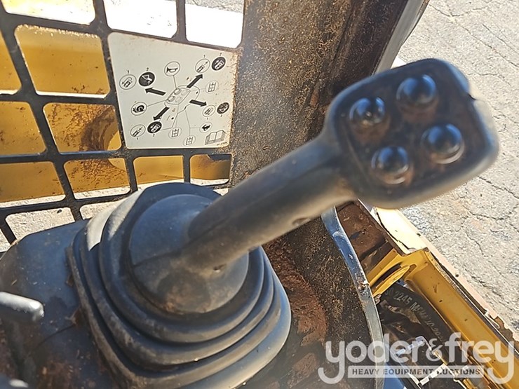 2019-caterpillar-257d-image-29