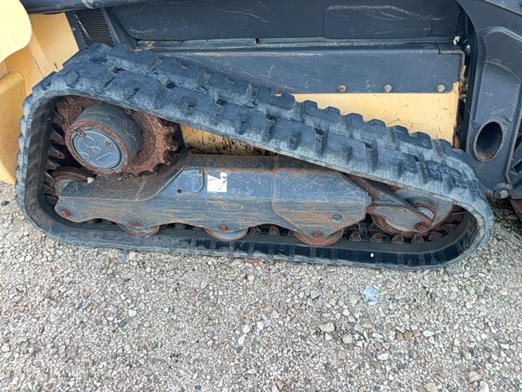 new-holland-c227-image-49