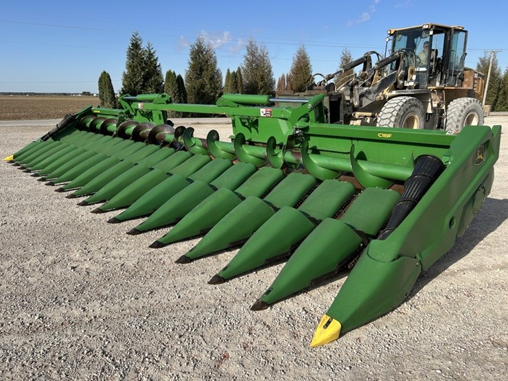 2021-john-deere-c18f-image-1