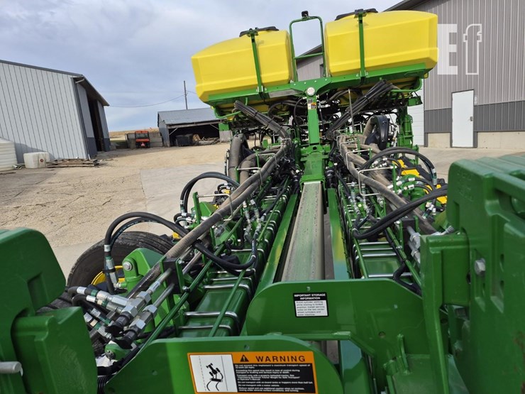 john-deere-1775-image-21