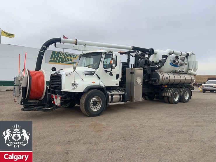 2015-freightliner-114sd-image-1