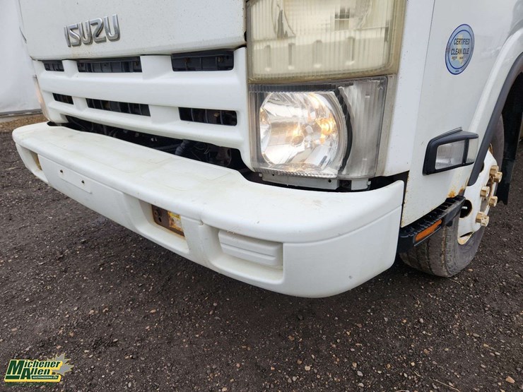 2009-isuzu-npr-image-29