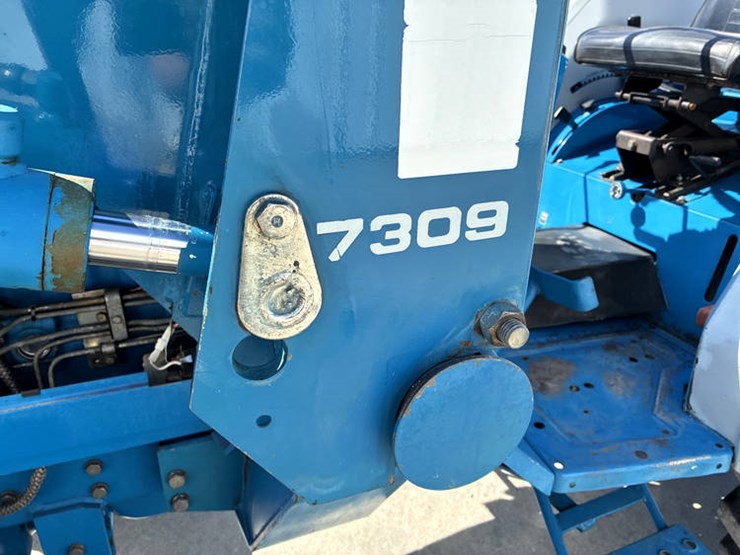 new-holland-2120-image-25