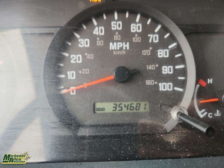 2009-isuzu-npr-image-14