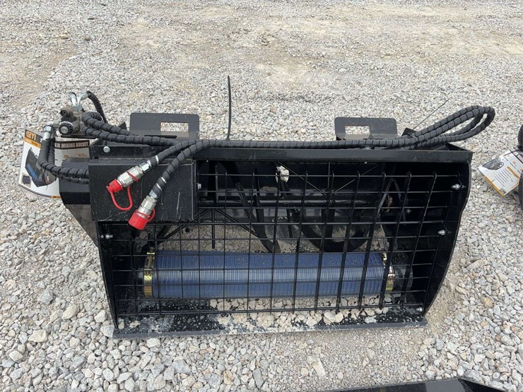 giyi-hydraulic-skid-steer-mixing-bucket-image-1