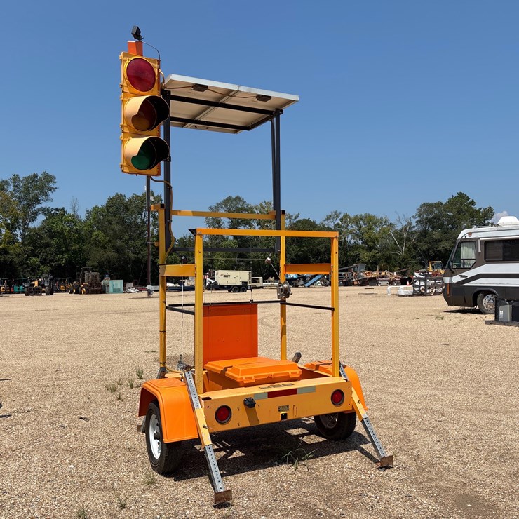#3477 • SOLAR TECH TRAFFIC CONTROL LIGHT