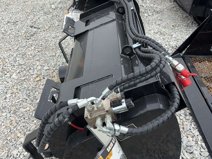 giyi-hydraulic-skid-steer-mixing-bucket-image-5