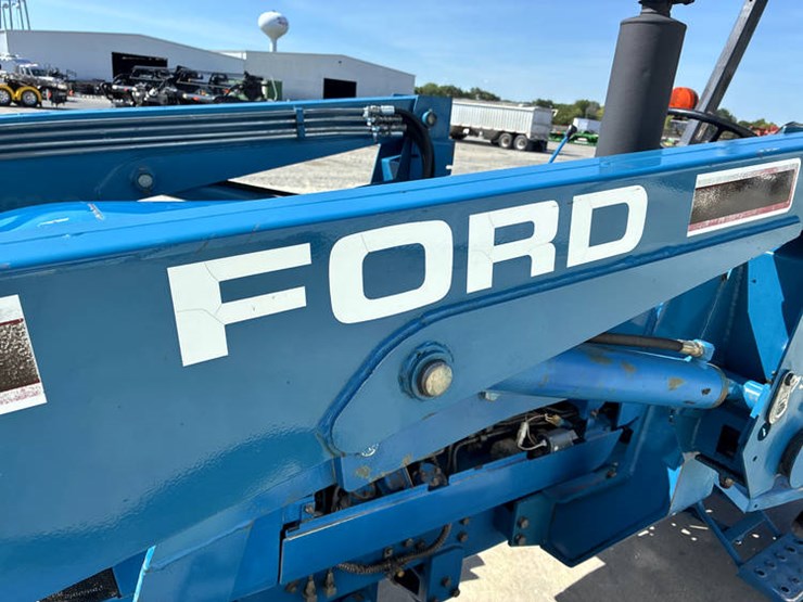 new-holland-2120-image-23