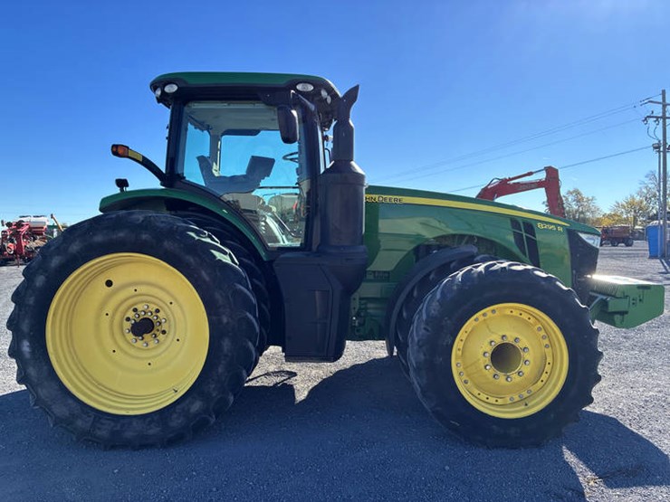 2015-john-deere-8295r-image-4