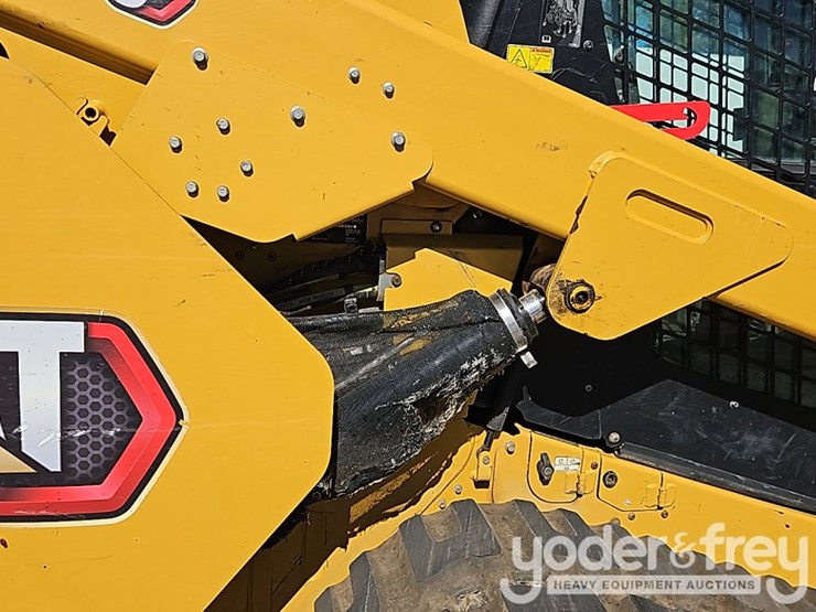 2020-caterpillar-299d3-image-23