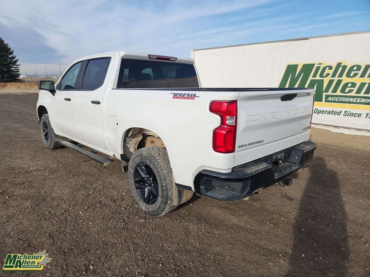 2021-chevrolet-silverado-1500-image-2