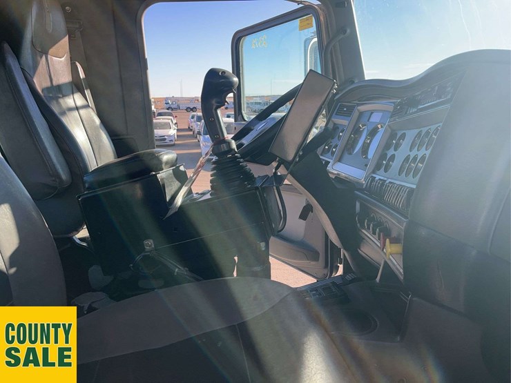 2016-kenworth-t800-image-16