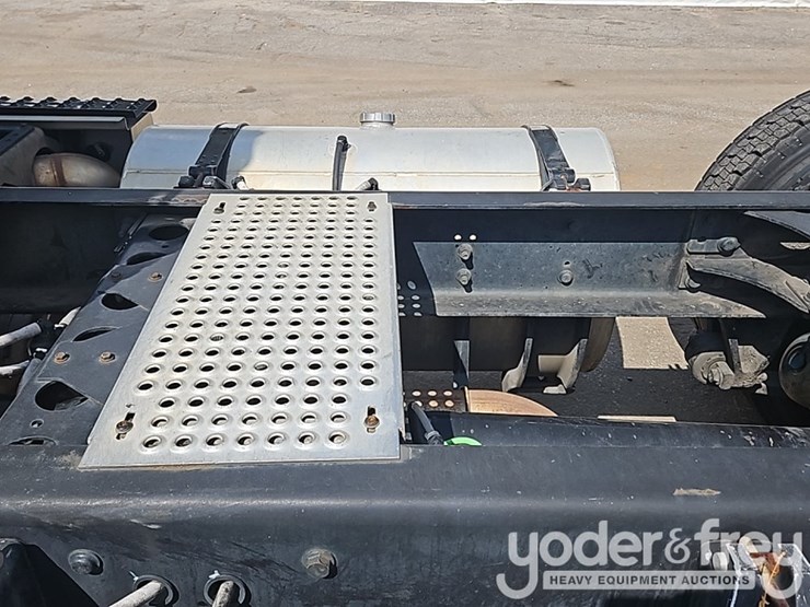 2017-international-8600-image-14