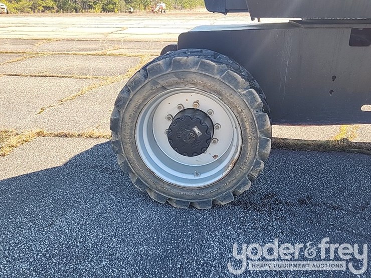 2014-jlg-800aj-image-12