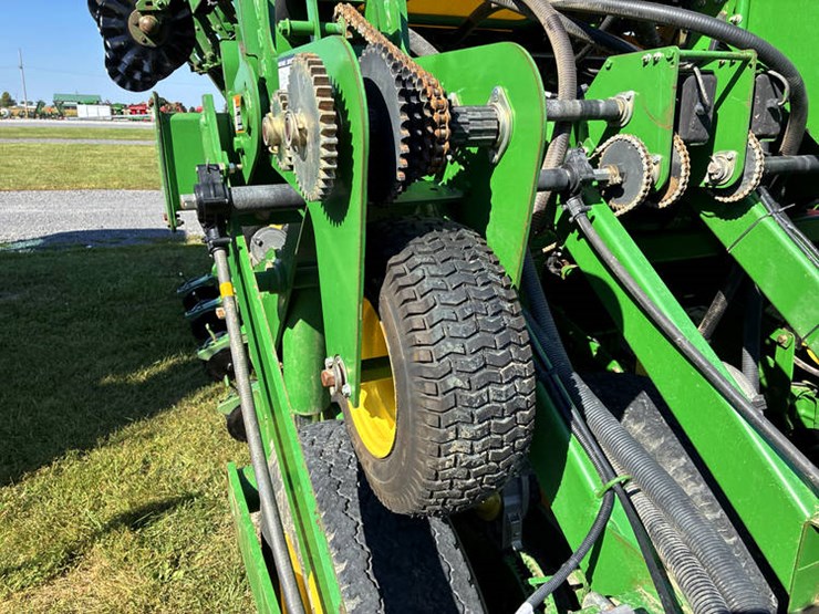 2011-john-deere-1790-image-33