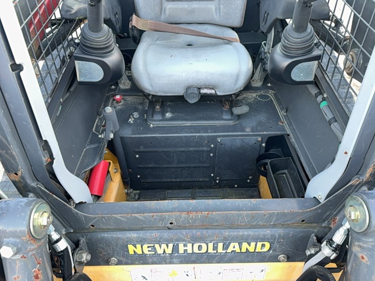 new-holland-c227-image-10