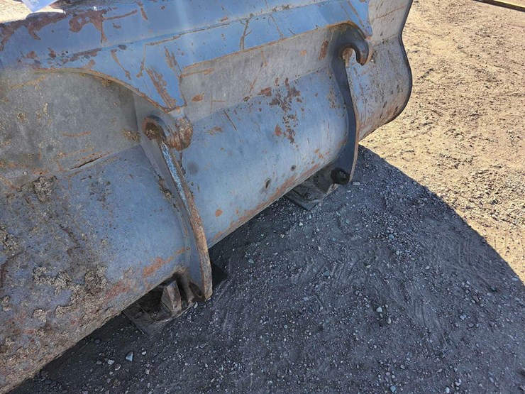 2019-volvo-3-yard-bucket-reversable-blade-image-5