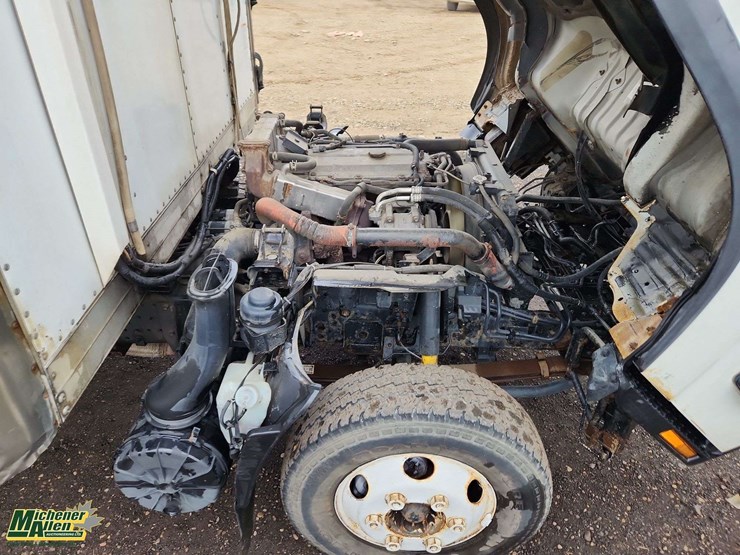 2009-isuzu-npr-image-24