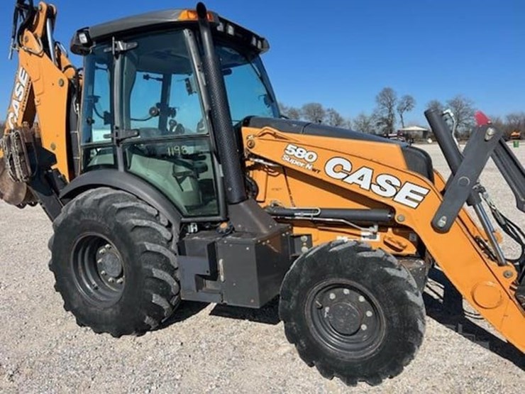 2017-case-580sn-image-4