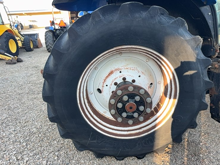 new-holland-t6070-image-9