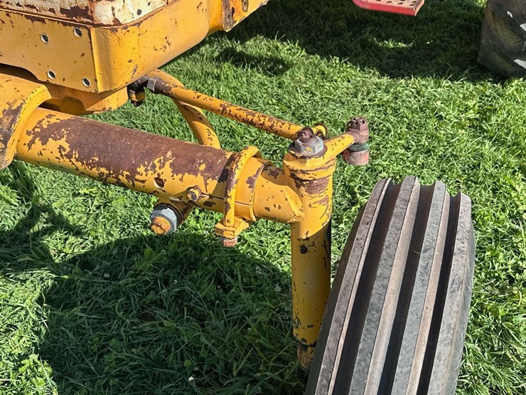 minneapolis-moline-g550-image-12