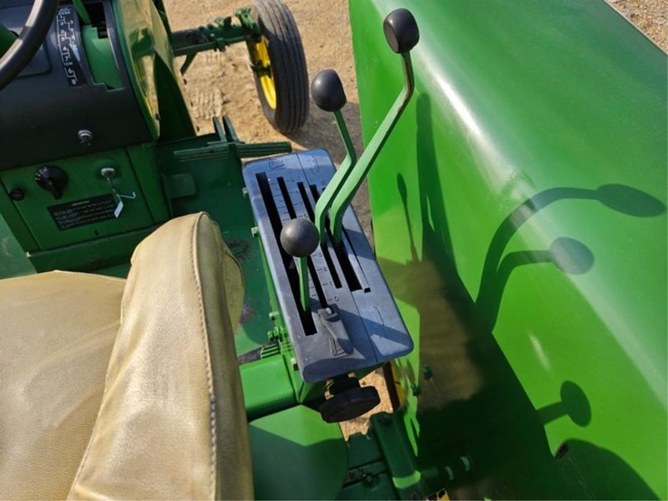 john-deere-2520-image-19