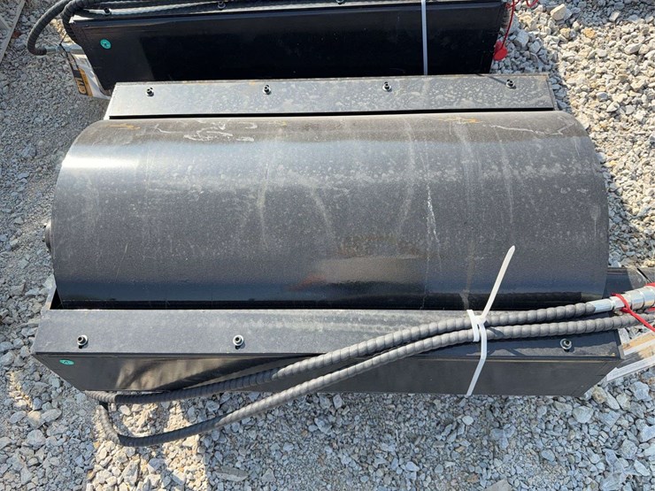 giyi-skid-steer-vibratory-roller-image-1