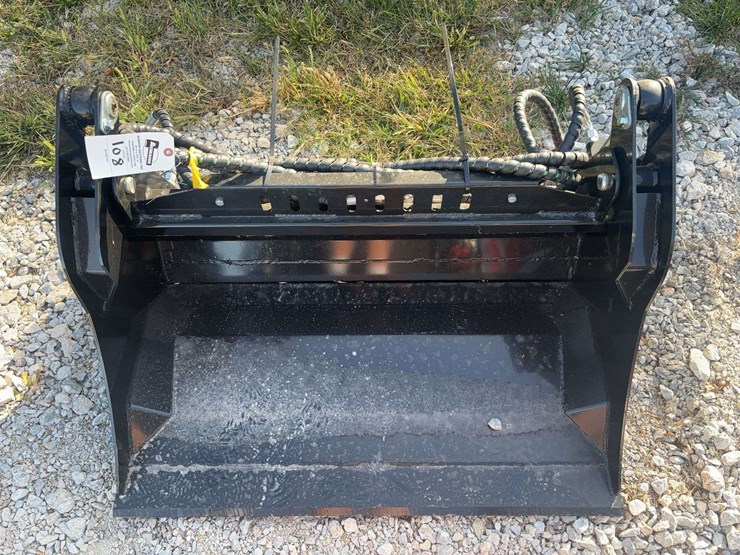 mini-skid-steer-4-in-1-bucket-image-1